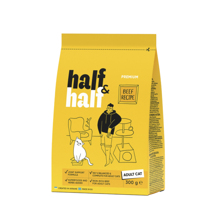 АКЦІЯ HalfHalf - Корм сухий для дорослих котів із яловичиною, 300 г + Ласощі м'ясні палички для котів з качкою, 5 г