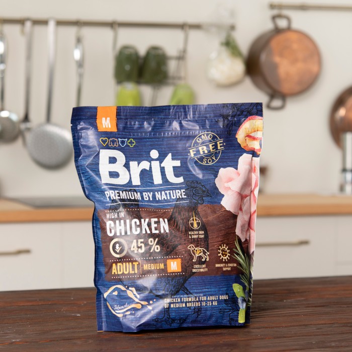 Сухий корм для дорослих собак середніх порід Brit Premium Dog Adult M з куркою, 1 кг