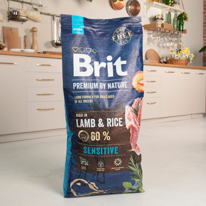Сухий корм для собак з чутливим травленням Brit Premium Dog Sensitive Lamb з ягням, 15 кг 