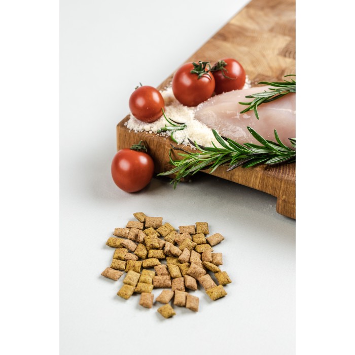 Ласощі для заохочення котів Savory Snack Chicken and Cheese, подушечки з куркою та сиром, 60 г